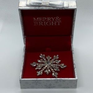 Snowflake brooch